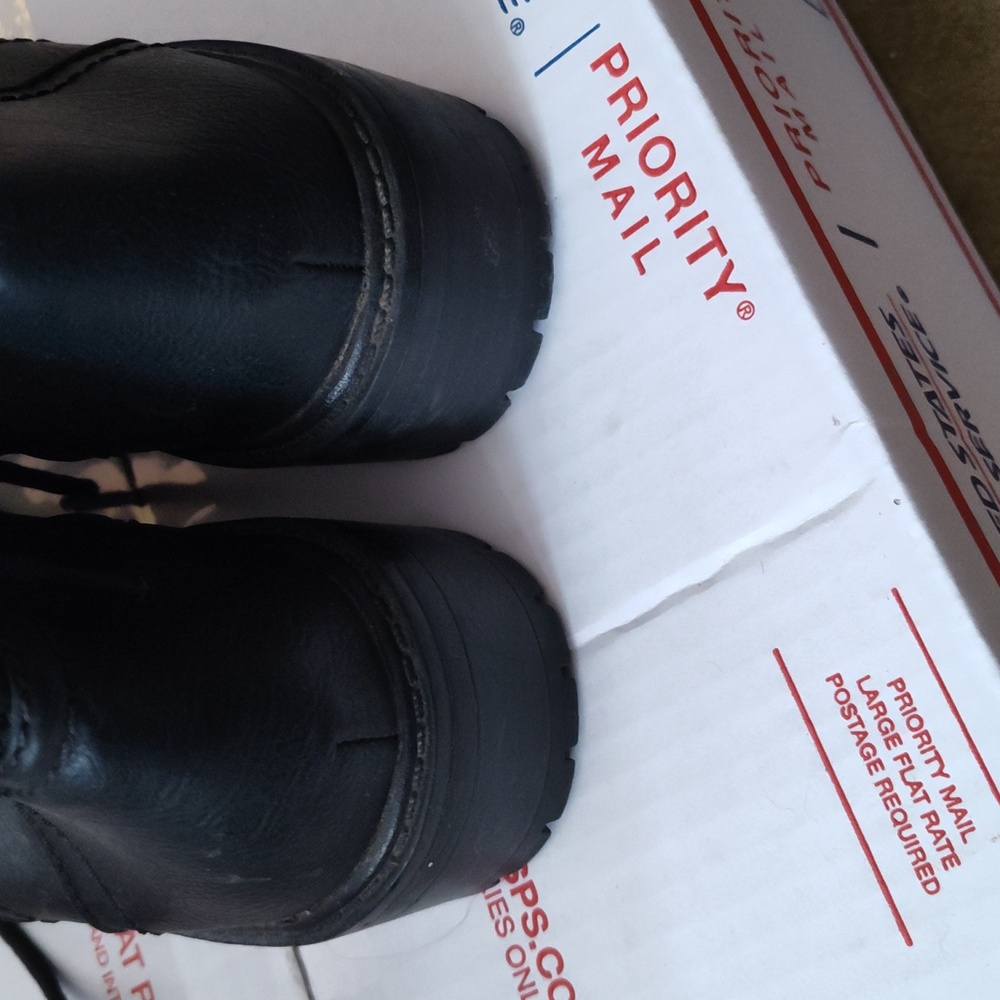 Women's Boots - Picture 2 of 3